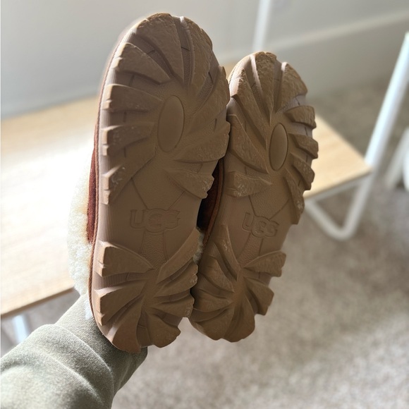 UGG Women's Chestnut Sheepskin Slippers - Picture 7 of 9